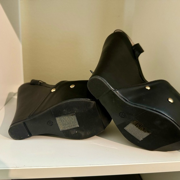 Onyx Black Women's Platform Heels - Picture 4 of 4